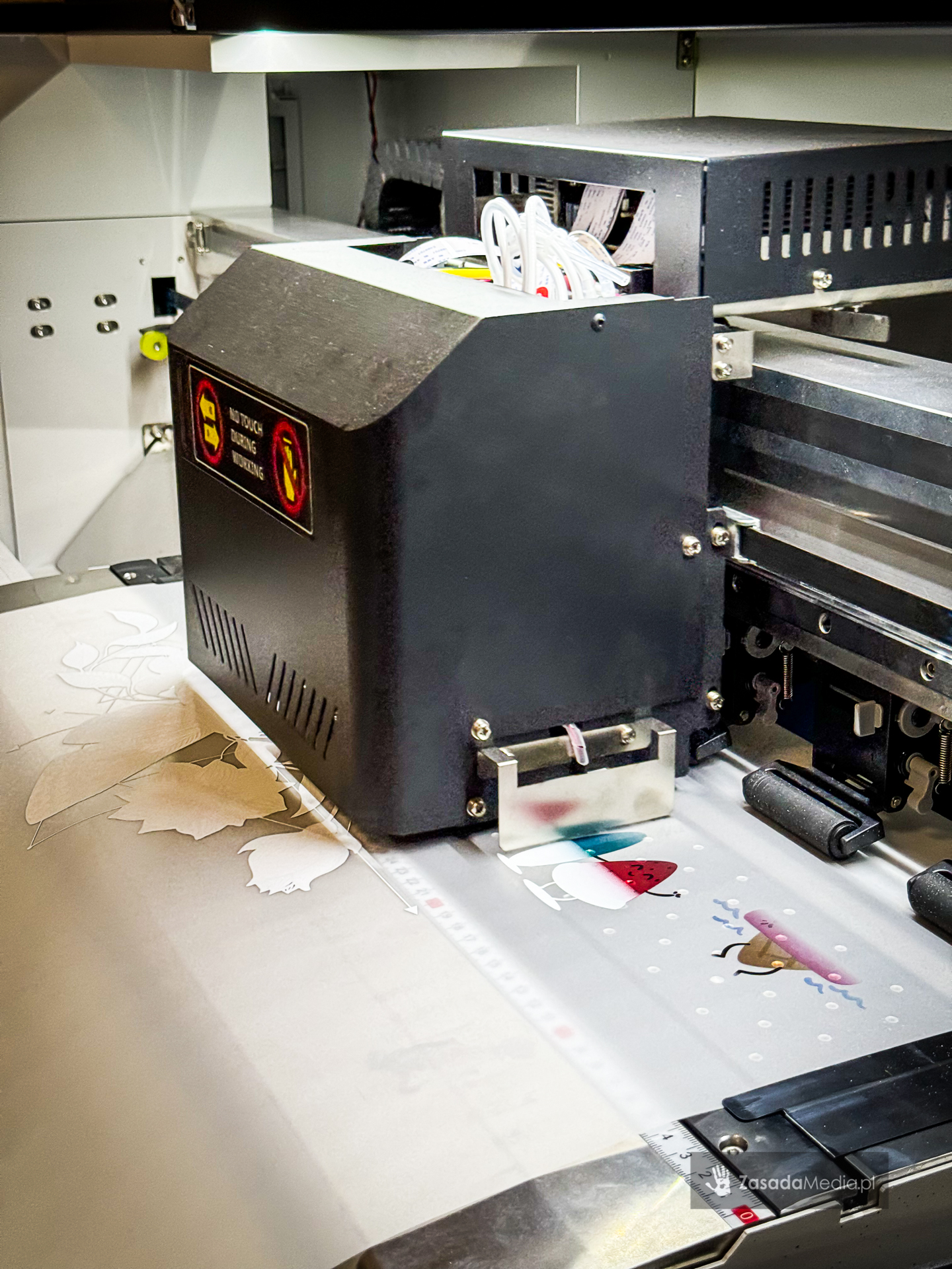 Jak aplikować naklejkę DTF krok po kroku? Profesjonalny poradnik od drukidtf.pl